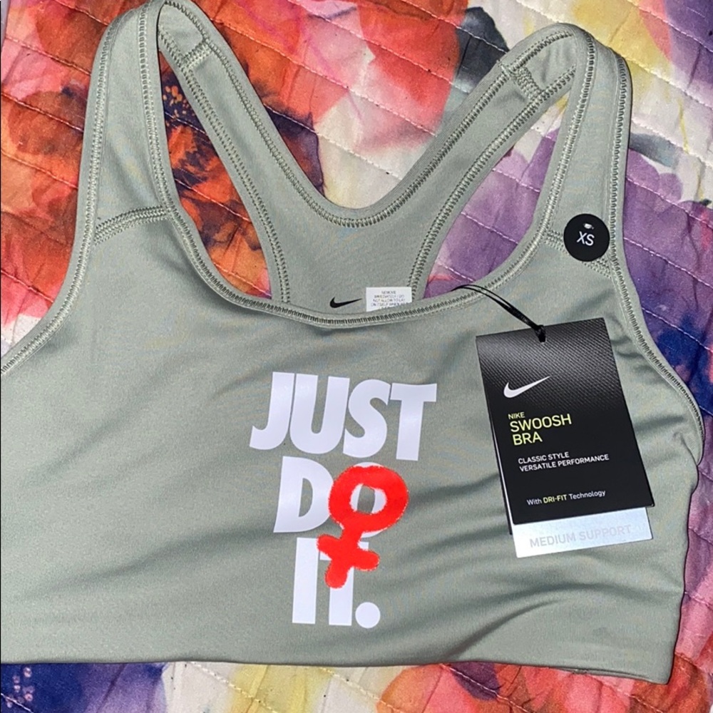 Women’s Nike Xs sports bra